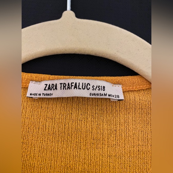 ZARA Short Sleeve Top - Picture 2 of 2